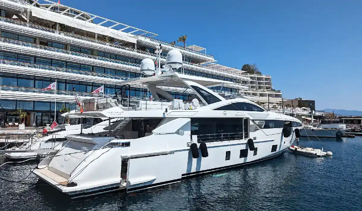 Azimut - Grande 32 Metri - Motor Yacht Charter - Motor Yachts for Sale - Exclusive Concierge Club.webp